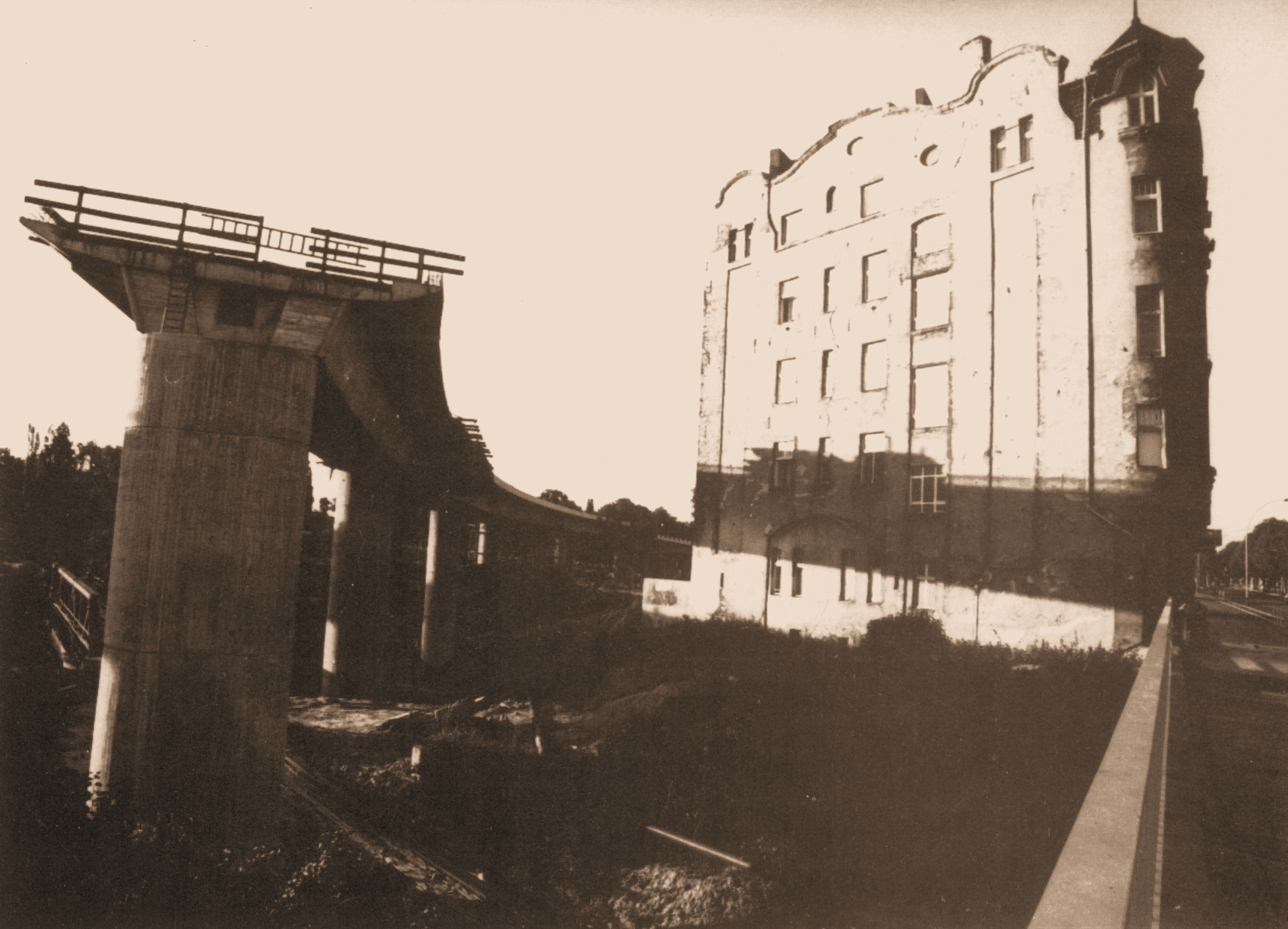 Autobahnkreuz Tempelhof sepia