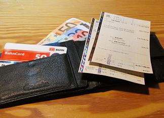 Ab Dezember muss noch mehr Geld für BahnCard und Fahrscheine auf den Tisch gelegt werden (Foto: DF)